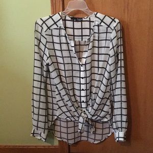 Cute black & white button up blouse!